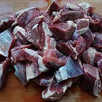 1:Cut and rinse the beef