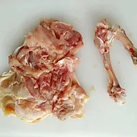 1:Cut the chicken and pat dry