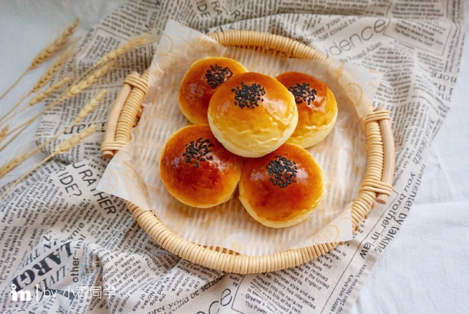 Red Bean Paste Buns Recipe (软糯红豆包)