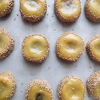 8:Coat edges with egg white and sesame seeds