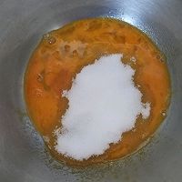 1:Mix the wet base gently—no need to whip