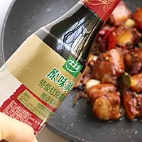 5:Deglaze with soy sauces and oyster sauce