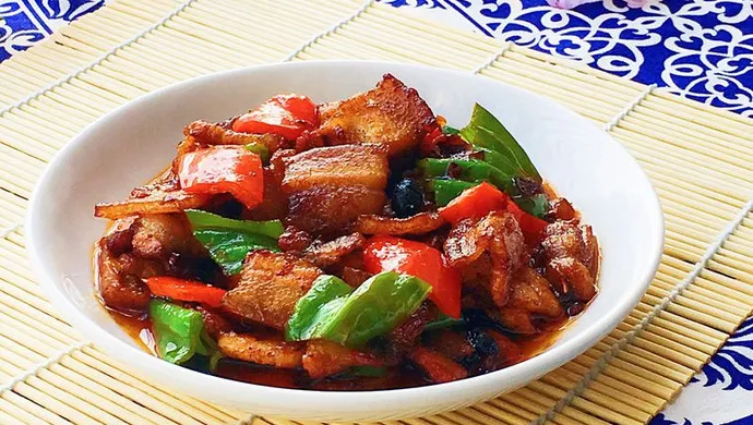 Hunan Style Stir Fried Pork with Chili Peppers (湖南小炒肉)