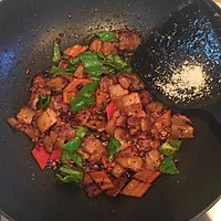 5:Stir-fry peppers quickly