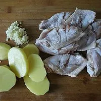 1:Prepare the wings and potatoes