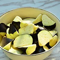1:Salt the eggplant to draw out moisture