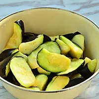 2:Squeeze dry, then prep aromatics