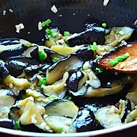 6:Add sauce and reduce until glossy