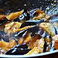 6:Add sauce and reduce until glossy