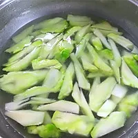 2:Blanch the greens