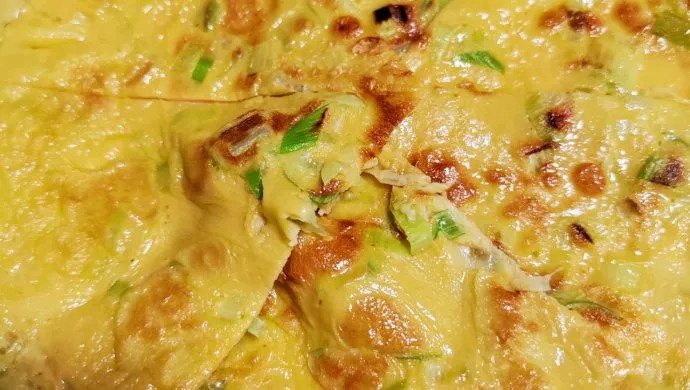 Savory Scallion Egg Pancake (快手葱花鸡蛋饼)