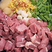 1:Cut cubes evenly, no one likes half-charred, half-raw bites