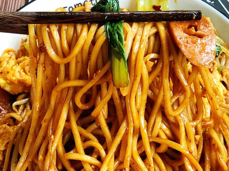 Sichuan Style Stir Fried Noodles with Tomato & Egg Recipe (川味鸡蛋炒面)