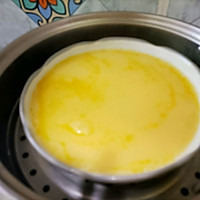 3:Cover the bowl and place in a preheated steamer