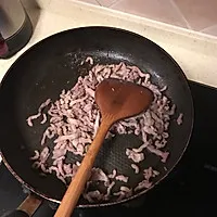 3:Stir-fry the pork