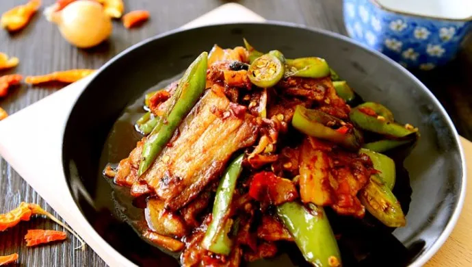 Sichuan Green Pepper Pork Stir-Fry Recipe (川味青椒炒肉)