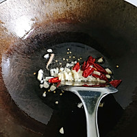 3:Sauté garlic and chili in just enough oil