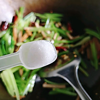 5:Combine everything and finish with a light sauce