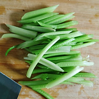 1:Cut celery on the diagonal and prep the tofu