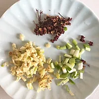 3:Bloom the doubanjiang and aromatics