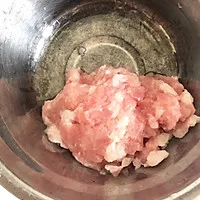 2:Cook the pork until just golden