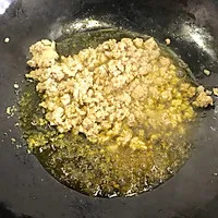 2:Cook the pork until just golden