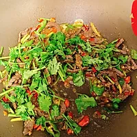 7:Toss in cilantro leaves off the heat—they wilt fast