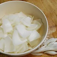 2:Chop onion, mix sauce