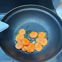 5:Stir-fry the vegetables