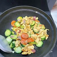 6:Add the chicken and finish