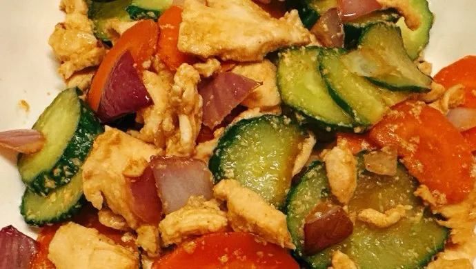 Healthy Chicken Stir-Fry with Cucumber – Light Low-Calorie Dinner