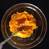 1:Steam and mash pumpkin until silky smooth