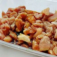1:Marinate the chicken while prepping veggies