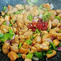 5:Finish with dried chilies and optional dark soy
