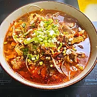 9:Sprinkle with green onions and serve