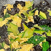 6:Fold in eggs and finish with sesame oil