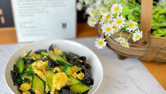 Scrambled Eggs with Cucumber & Wood Ear Mushrooms Recipe (黄瓜木耳炒蛋)