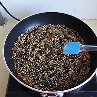 4:Fold in seeds off-heat to control temperature