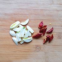 2:Cut beans for even cooking and better sauce cling