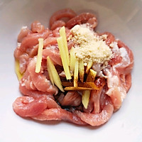 1:Marinate the pork while prepping vegetables