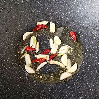 4:Sauté aromatics gently—garlic should scent, not burn
