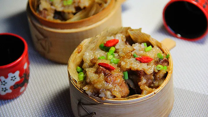 Steamed Pork Ribs with Glutinous Rice (Chinese-Style Sticky Rice Ribs)