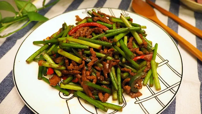 Garlic Chive Stir-Fry with Pork (Quick Weeknight Dinner)