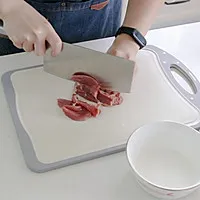 1:Slice and marinate the beef