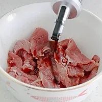 1:Slice and marinate the beef