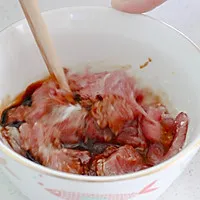 1:Slice and marinate the beef