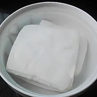 1:Soak the tofu to firm it up