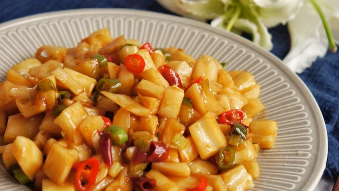 Crispy Spicy Sour Lotus Root Stir Fry Recipe (酸辣藕丁)