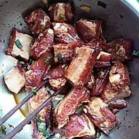 4:Marinate the ribs