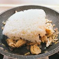3:Toss the chicken with rice